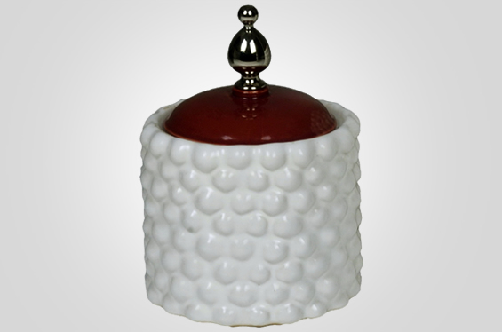 白色陶瓷装饰杯